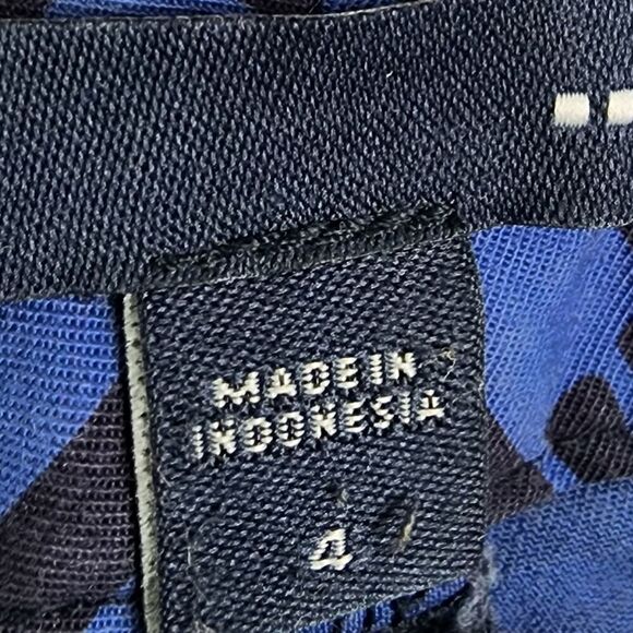 GAP WOMEN'S LOW RISE  SHORTS POCKETS SIZE 4 BLUE AND BLACK - Picture 4 of 4